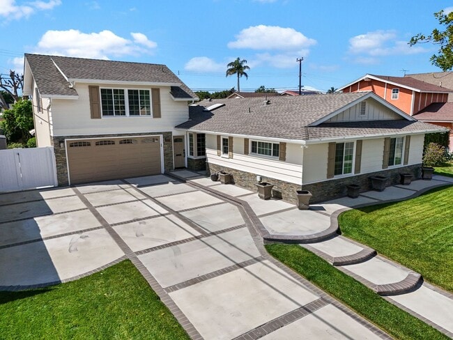 Building Photo - Modern Indoor / Outdoor Living with Resort-Style Yard & Bonus Suite