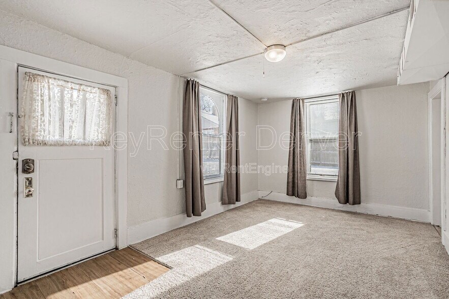 Building Photo - 2033 S Clayton St