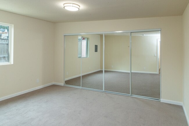 Building Photo - Recently Remolded Unit  2 bed/1 bath in South Salinas
