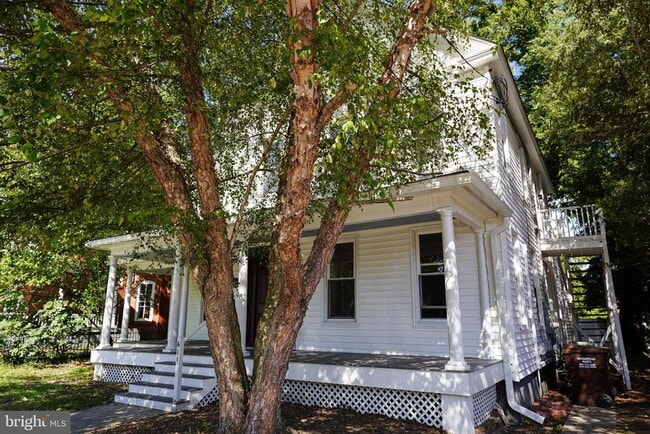 Primary Photo - 611 Locust St