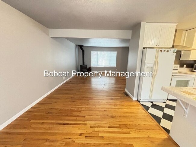 Building Photo - 708 Highland St