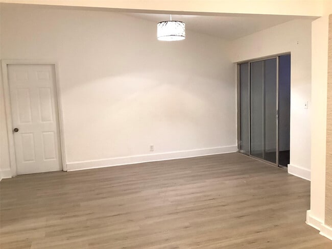 Building Photo - 5280 Bosque Ln