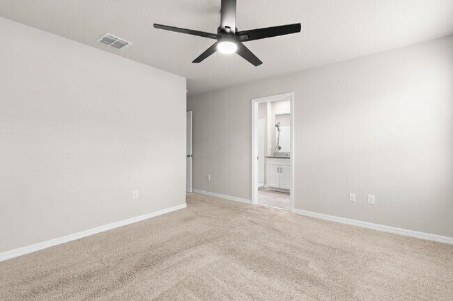 Building Photo - Town Home For Rent in Brandon with TONS OF UPGRADES!