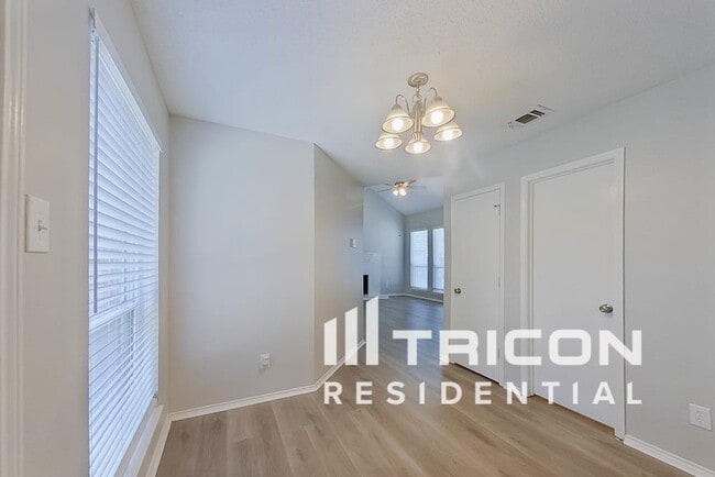Building Photo - 809 Waggoman Rd