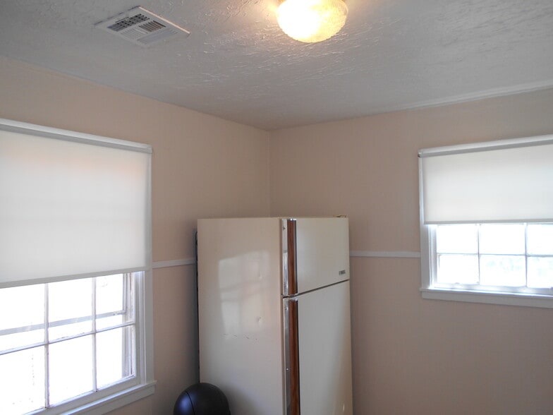 Building Photo - 4403 E Bayley St