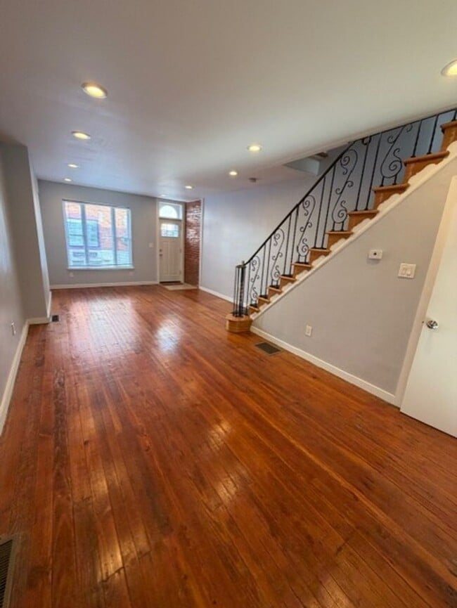 Building Photo - Beauty in LOMO