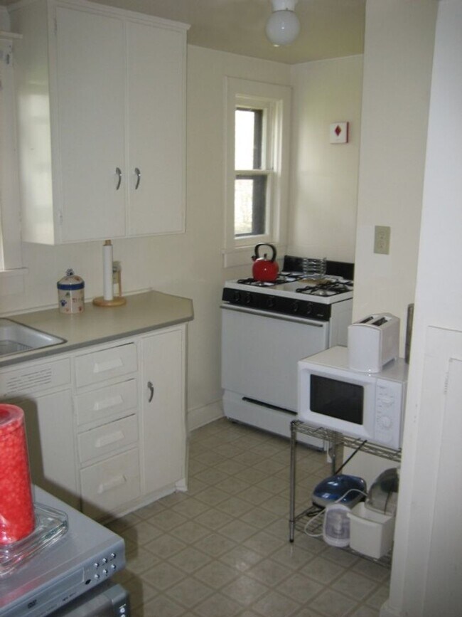 Building Photo - Cozy, Pet-Friendly 2BR Apartment Near Downtown Middleton
