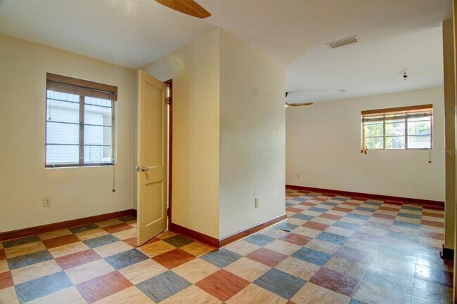 Building Photo - 2049 NW 9th Ave