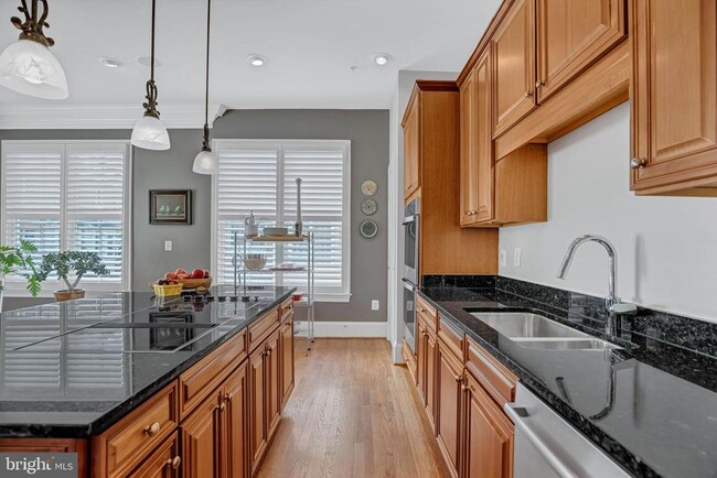 Building Photo - 708 Day Ln