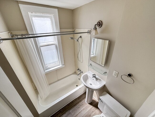 Building Photo - 1019 W 31st St