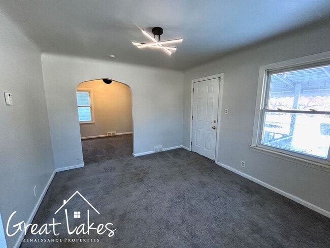 Building Photo - Charming 2 Bedroom 1 Bathroom now available for rent