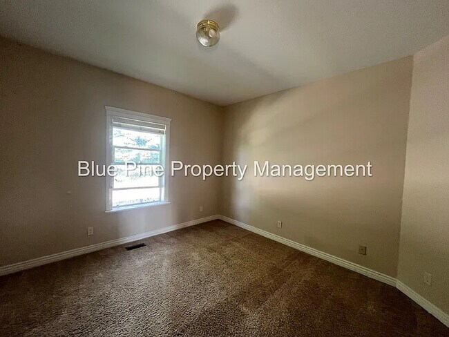 Building Photo - 2125 Saddle Ln