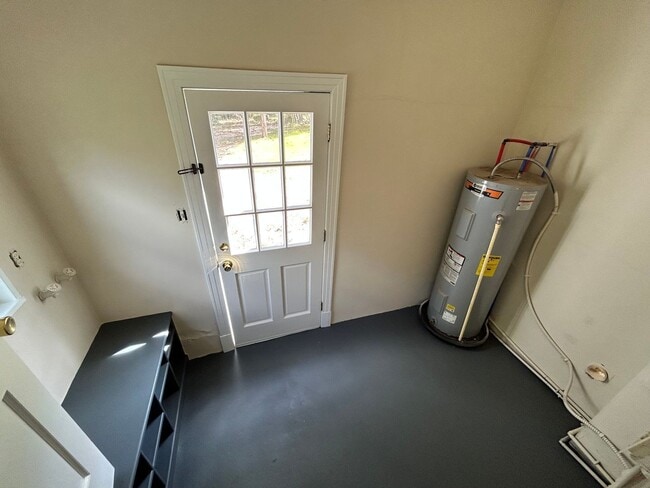 Building Photo - 1815 Powell Rd