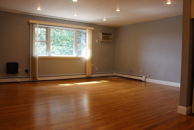 Building Photo - 43 Jacqueline Rd