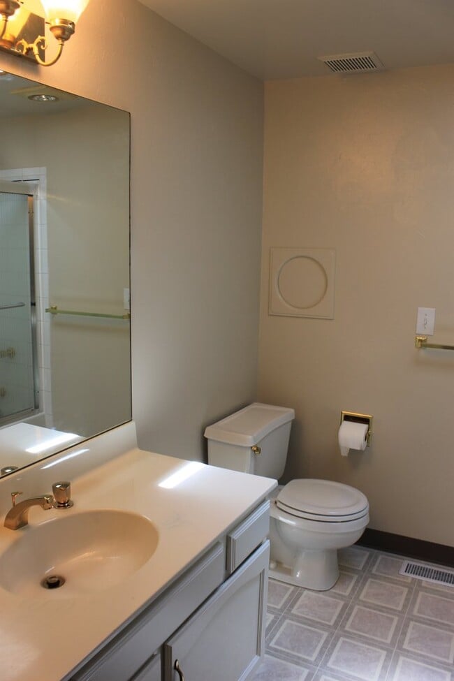 Building Photo - 2130 Crystal River Dr