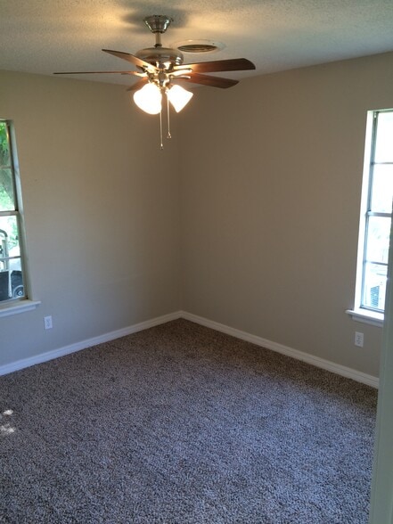Building Photo - 821 Hardy Springs Cir
