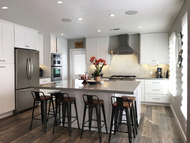 Building Photo - 1738 S Marvin Ave