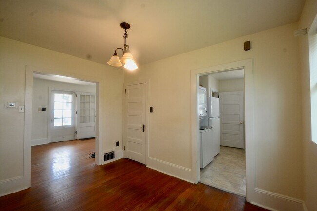 Building Photo - This one is Perfect!! It's a 2 Bedroom Single-Family Home with a Garage in Smyrna