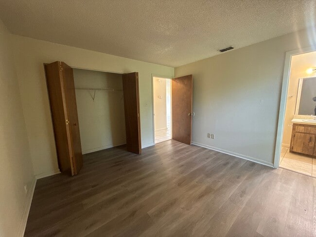 Building Photo - Taylor - 5315