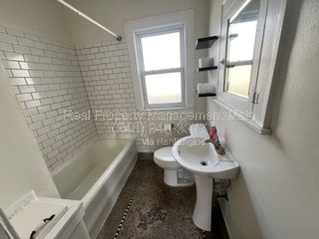 Building Photo - 9176 Chamberlain St