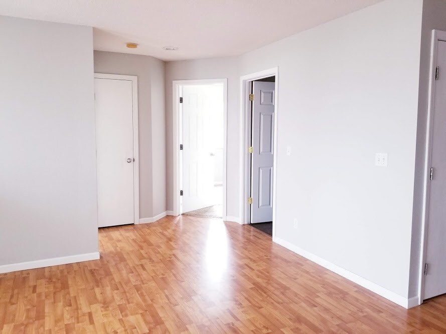 Building Photo - 1230 Murray St NE #5