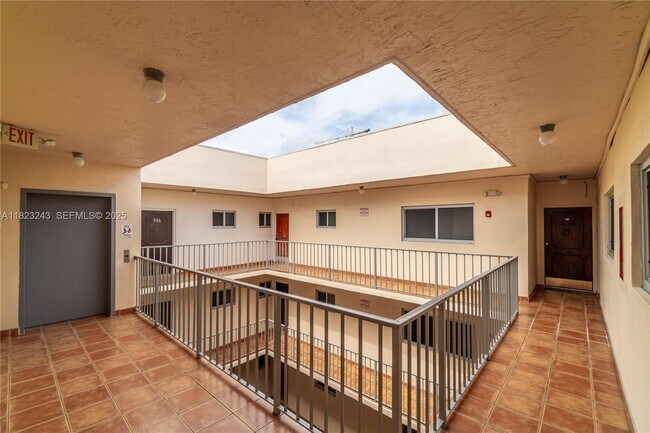 Building Photo - 6920 Harding Ave