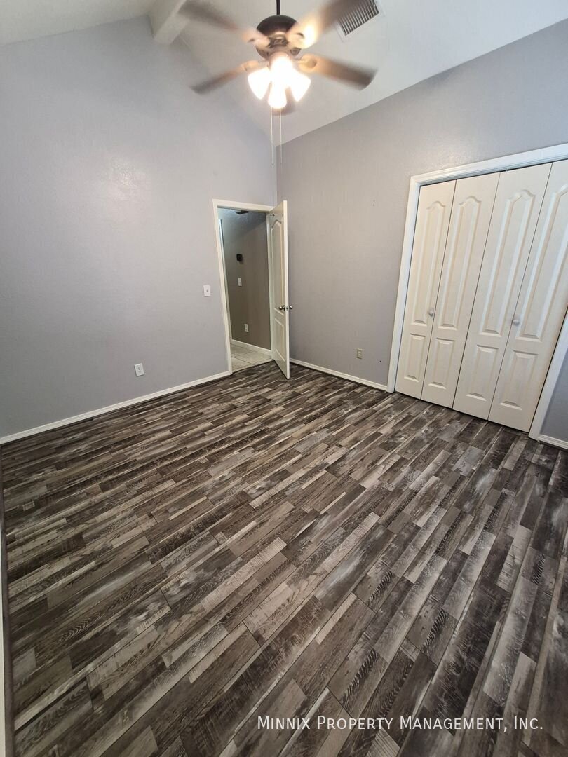 Building Photo - 2113 SW 59th Ave