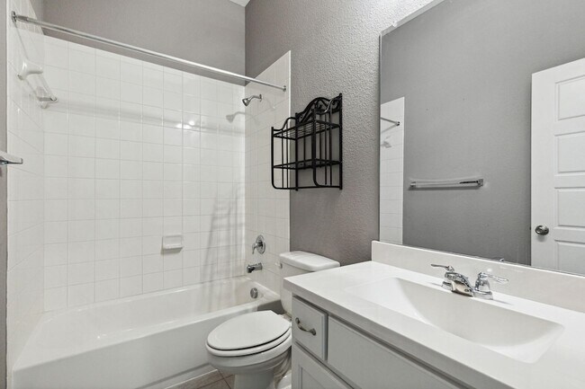 Building Photo - 1305 Swan Trl