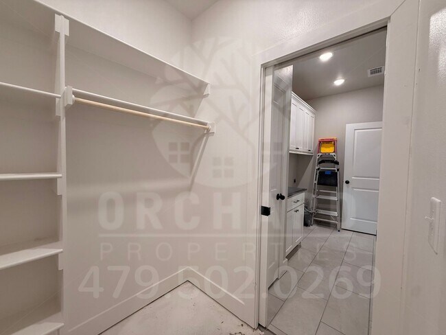 Building Photo - Bella Vista Single-Family Home- 3 Bed/ 2 Bath- Well-Designed Fernley Plan