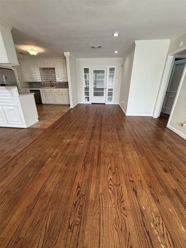 Building Photo - 1234 Gardenia Dr