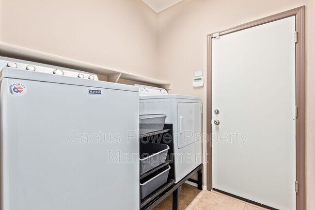 Building Photo - 2624 W Beautiful Ln