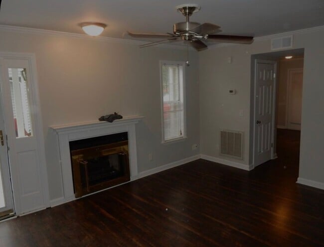 Building Photo - Nice and large 2 BR, 2.5 bath townhouse in Antioch, TN