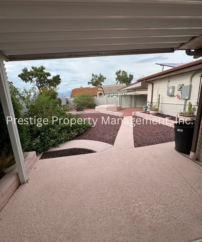 Building Photo - This 3/2 East Side Home Has It All AND more!