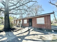 Building Photo - 3638 Lionell St