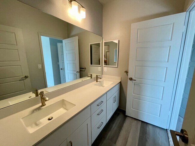 Building Photo - Home for Rent in Hoopili (Lehua) 4 BED/2.5 BATH + Garage!