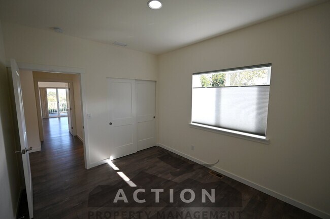 Building Photo - 3 bed 2 bath home in Solana, Sequim