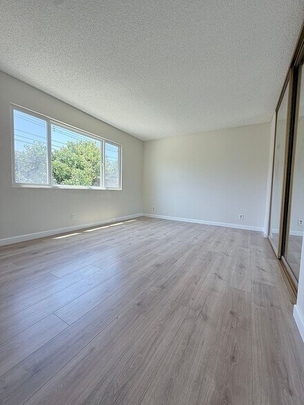 Building Photo - 6292 Silverwood Dr