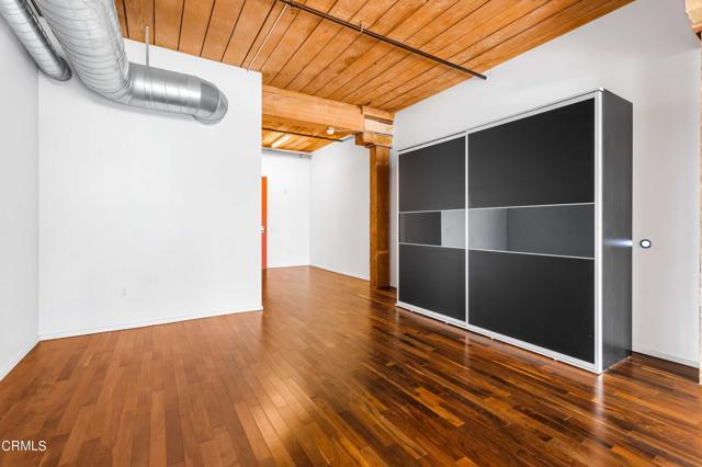 Building Photo - 530 S Hewitt St