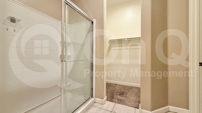 Building Photo - 1367 S Country Club Dr