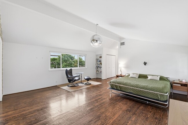 Building Photo - 4603 Ivanhoe St