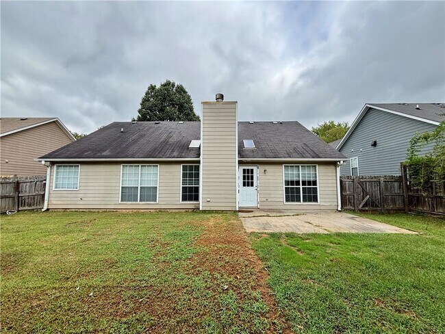 Building Photo - 2900 Camelot Woods Dr NW
