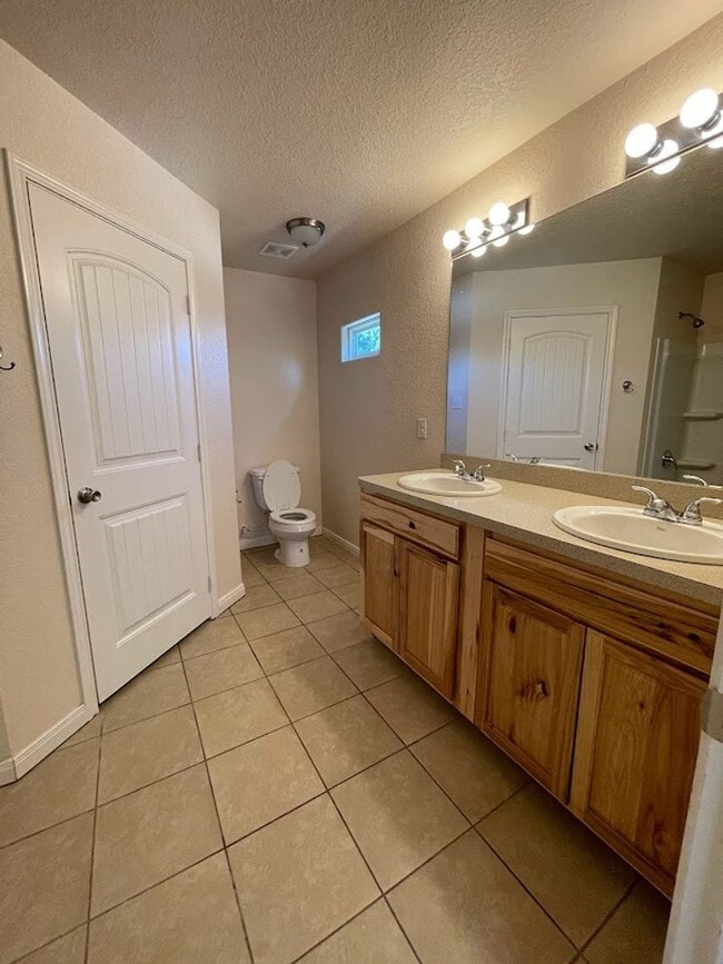 Building Photo - NEW ON MARKET