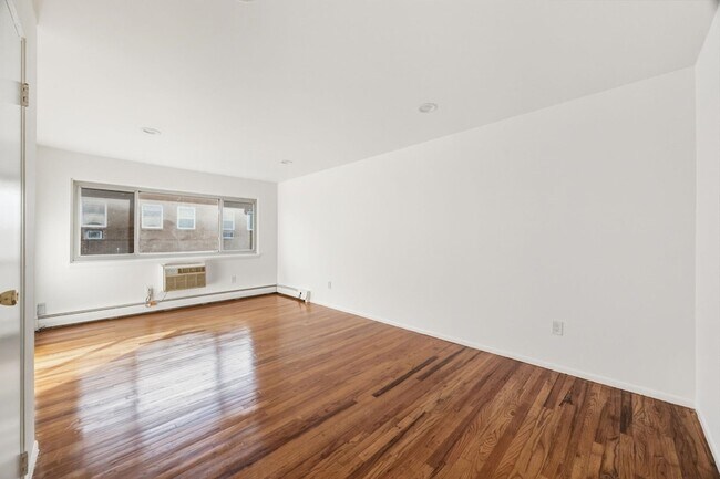 Building Photo - 1474 68th St