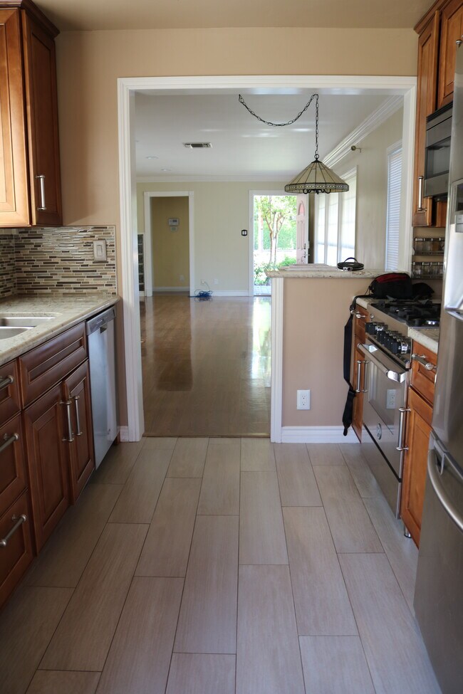 Kit. to LR - 13900 Sylvan St