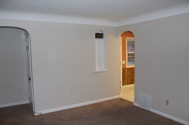 Building Photo - 1519 Baker Dr