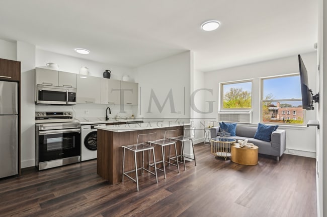 Building Photo - Modern 1 Bed in Andersonville: Luxe Kitchen & In-Unit Laundry
