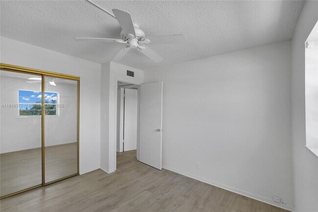 Building Photo - 2145 Pierce St