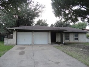 Building Photo - 2610 E Williamsburg Manor