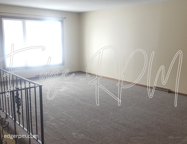 Building Photo - For Rent: 2BR Duplex w/ Garage – Great Loc...