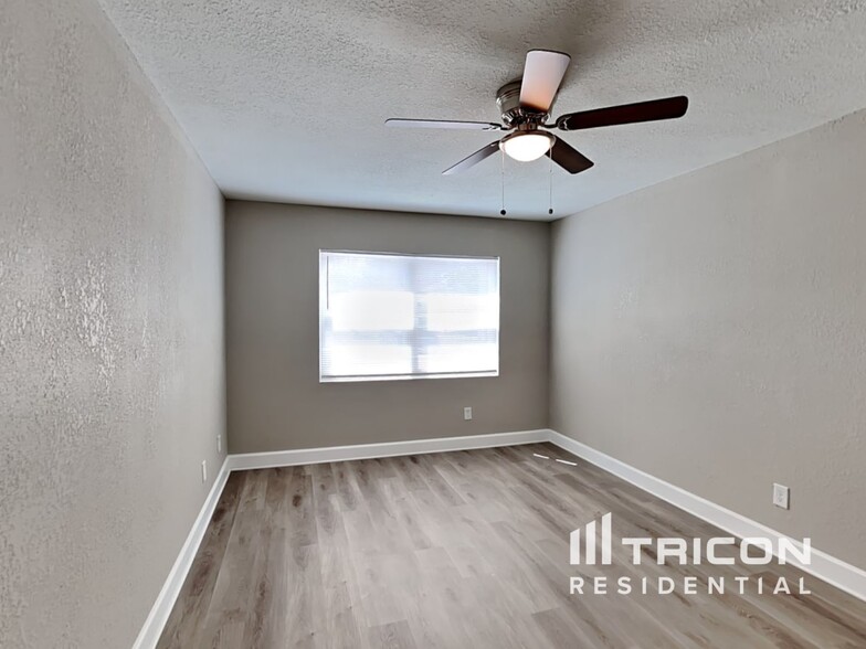 Building Photo - 2546 Glenview Dr